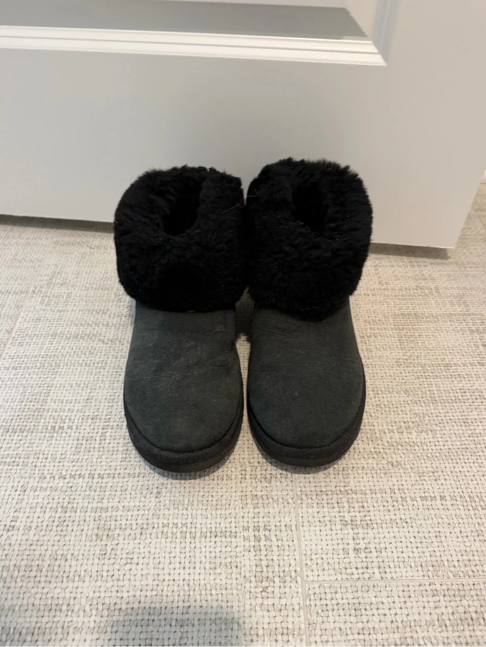 UGG Women's Black Short Suede Shearling Slippers